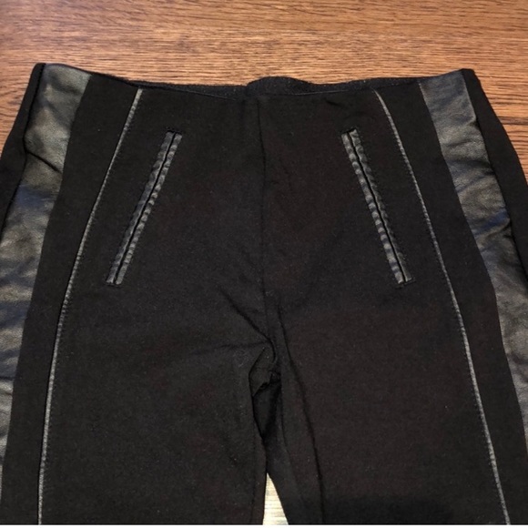 Black leggings with faux leather side panels - Picture 2 of 7